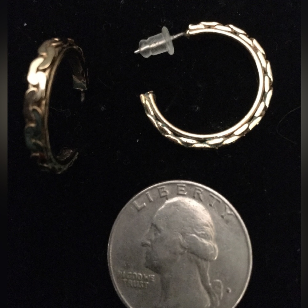 Gold tone hoop earrings